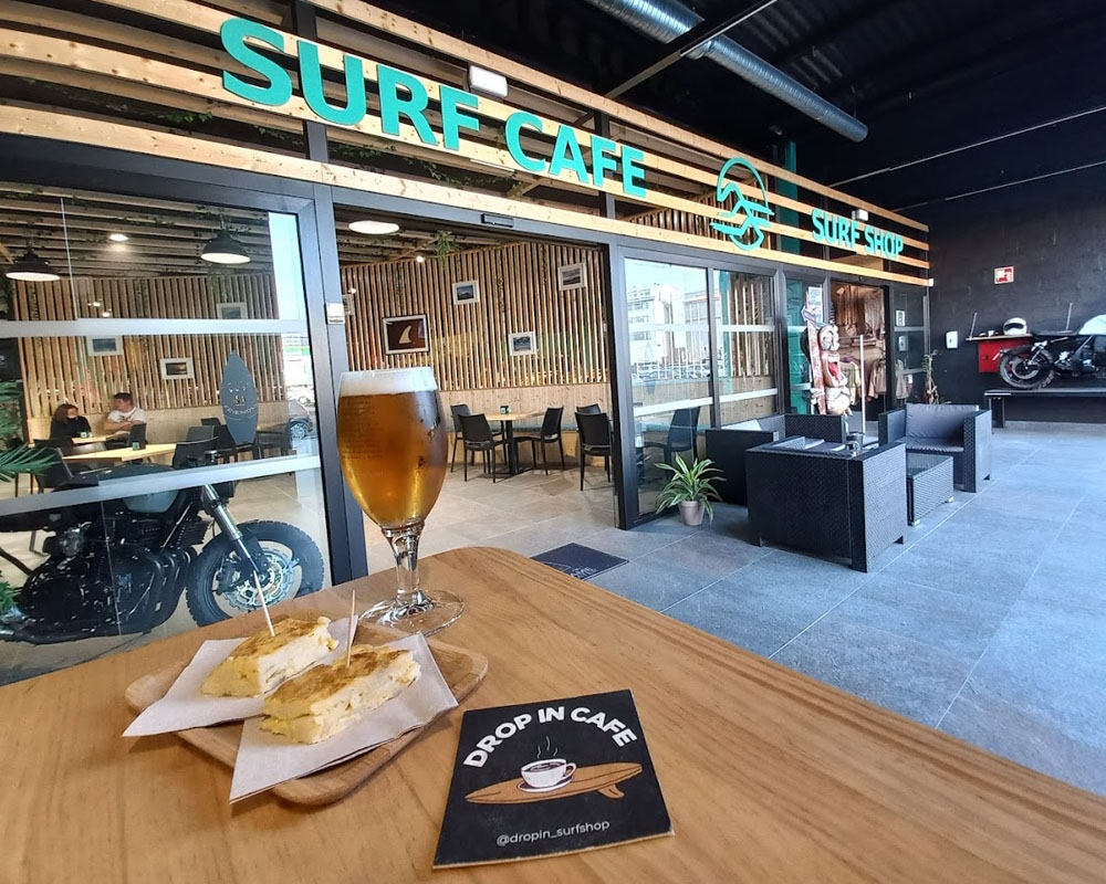 Ferrolterra-pet-friendly-drop-in-surf-cafe-naron
