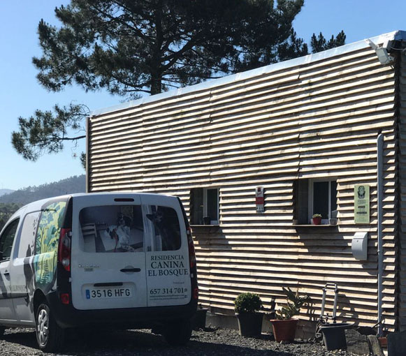 Ferrolterra-pet-friendly-hotel-mascotas-el-bosque-naron