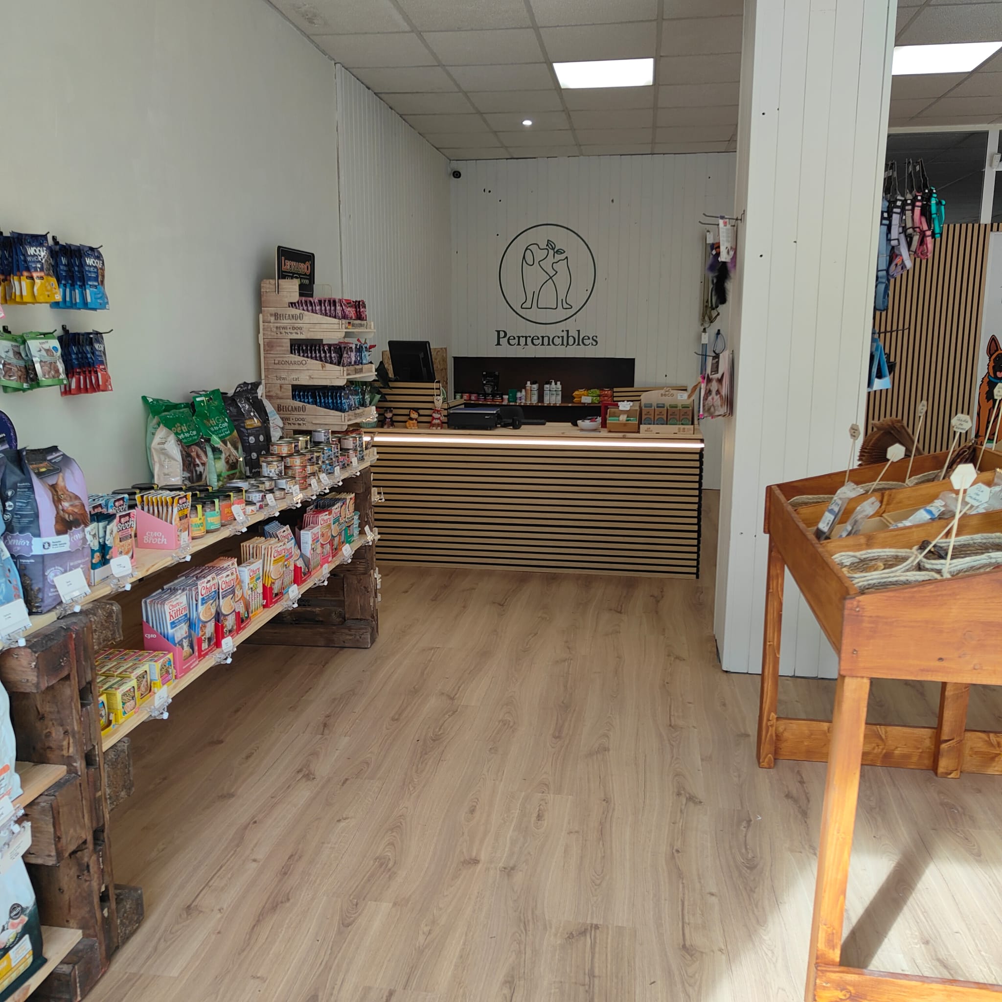 Perrrencibles-ferrolterra-pet-friendy-tienda-mascotas-interior